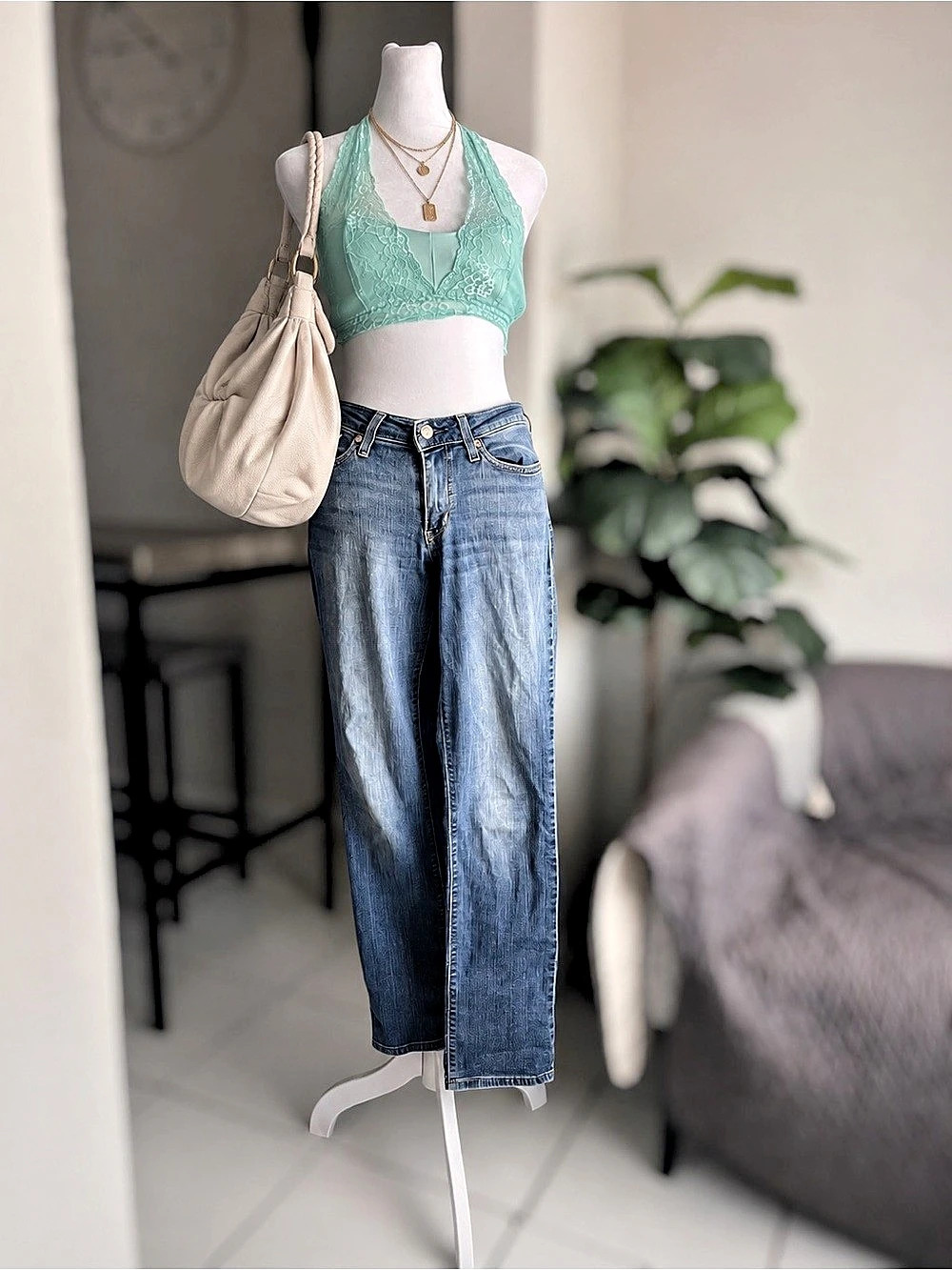 Signature by Levi Strauss & Co. Women’s Size 4M W27 L32 Mid Rise Straight Leg Je
